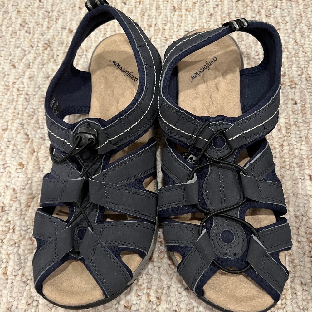 Size 11 comfortview sandals